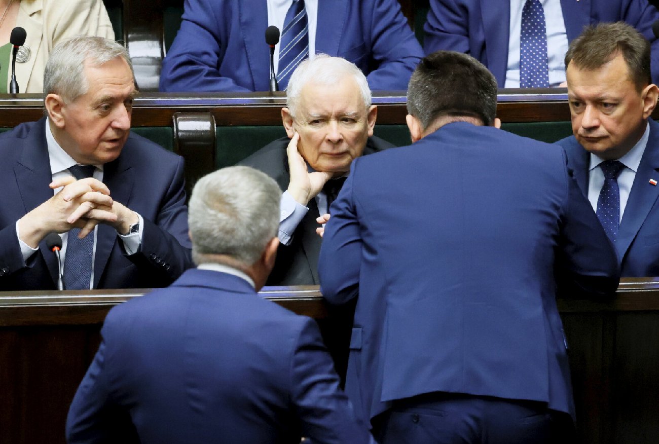 Sondaż pokazał, ile mandatów zdobędzie Kaczyński. Tyle brakuje PiS do władzy.