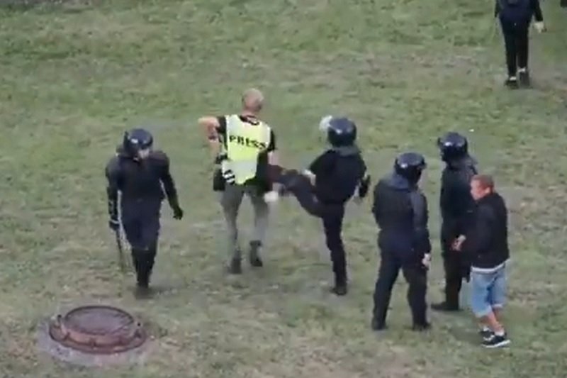 OMON wykazuje coraz większą brutalność wobec dziennikarzy.