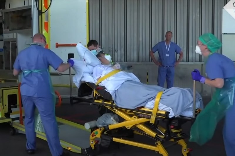 W Wielkiej Brytanii zmarło ponad 16,5 tys. osób.