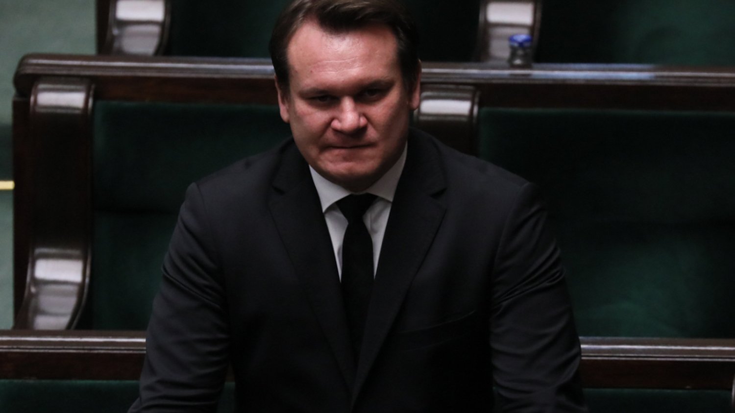 Kim był dziadek Dominika Tarczyńskiego? Europoseł PiS twierdzi, że bohaterem, zaś część internautów po lekturze jego teczki IPN ocenia, że szmalcownikiem.