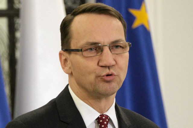 Pirotechnicy sprawdzają bydgoskie biuro Radosława Sikorskiego