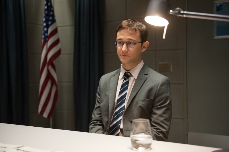 Snowden - zdrajca czy bohater? Film Olivera Stone'a daje tylko jedną (niewyraźną) odpowiedź