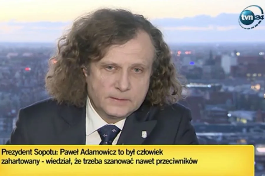 Prezydent Sopotu Jacek Karnowski ze łzami w oczach wspominał zmarłego prezydenta Gdańska Pawła Adamowicza.