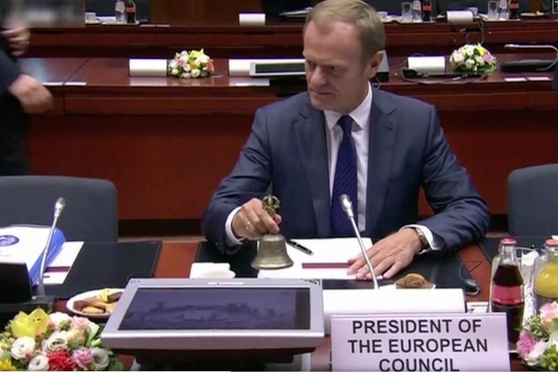 Tym razem do uderzenia w Donalda Tuska posłużył "Wiadomościom" zamach terrorystyczny w Barcelonie.