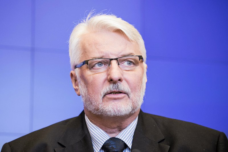 Szef MSZ Witold Waszczykowski twierdzi, że błędy językowe w oświadczeniu skierowanym do Emmanuela Macrona to "inny żargon".