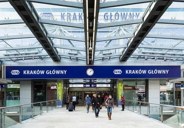 Kraków Główny jest pierwszym w Polsce podziemnym dworcem kolejowym.