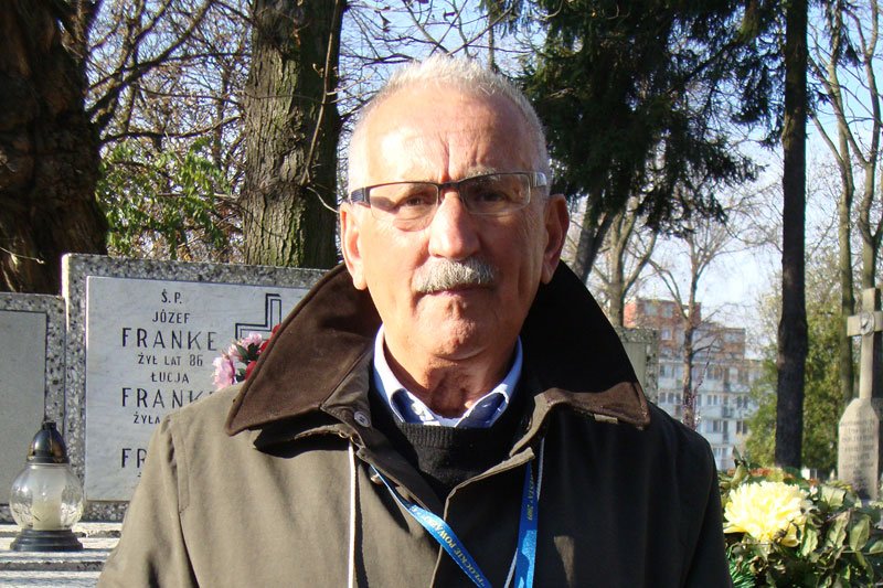 Paweł Deresz liczy, że wreszcie wiceprezes PiS i szef MON Antoni Macierewicz udowodni tezę o zamachu na samolot rządowy w Smoleńsku.