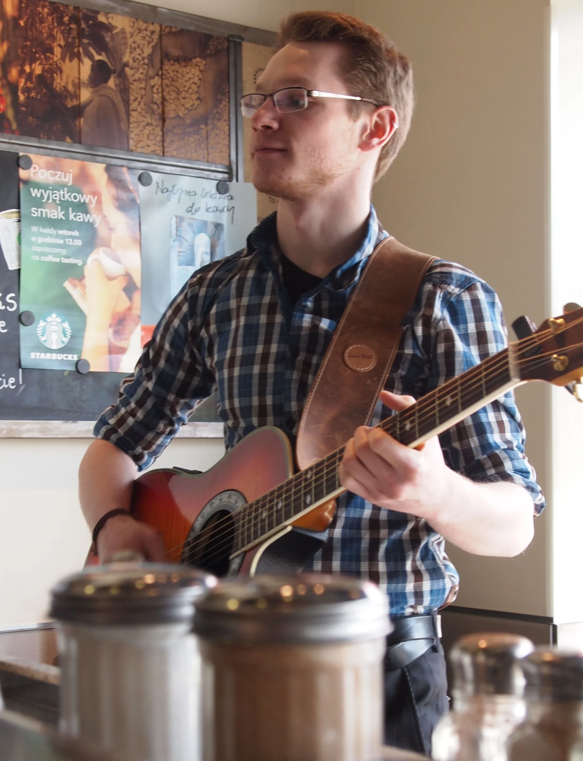 Na zdjęciu: Mateusz, barista