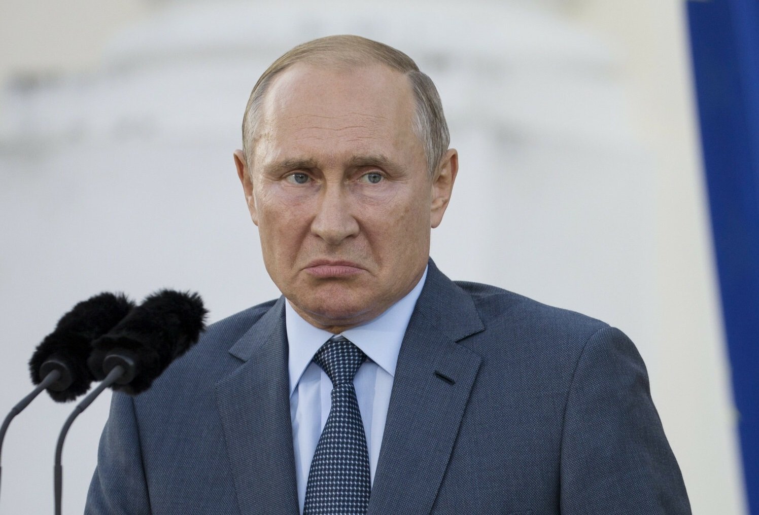 Żaryn podkreśla, że reżim Władimira Putina jest gotowy na wszystko i może rozpowszechniać w wojnie informacyjnej nawet najbardziej absurdalne oskarżenia.