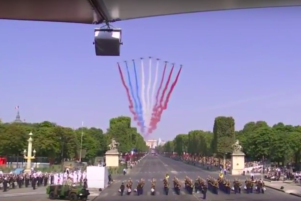 Wtopa na obchodach Święta Narodowego Francji.  Nie jedyna