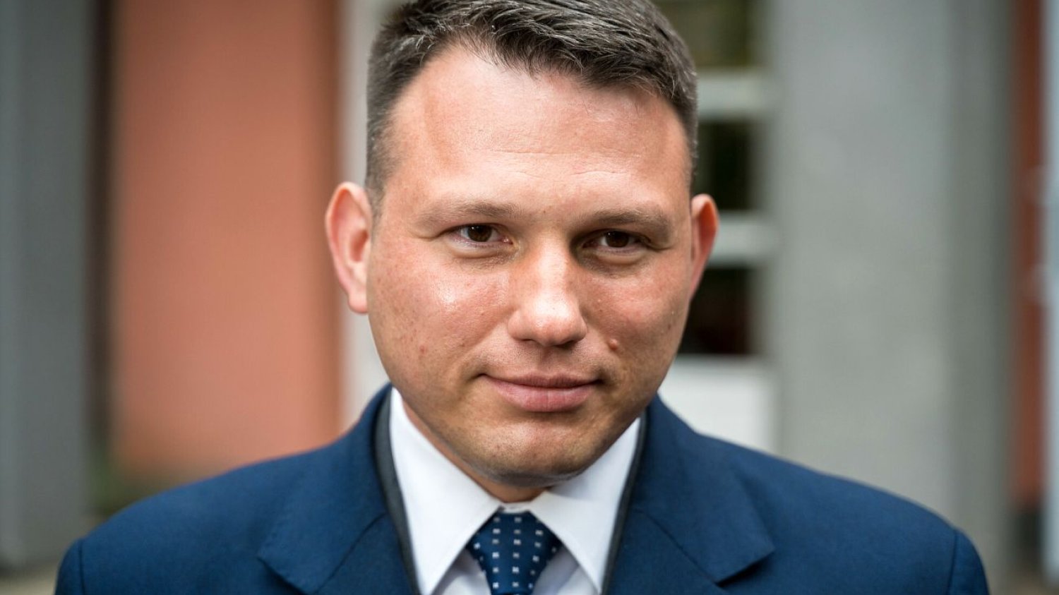 Mentzen ogłosił, że decyzję o ewentualnym poparciu Nawrockiego lub Trzaskowskiego podejmie w środę Mentzen ogłosił, że decyzję o ewentualnym poparciu Nawrockiego lub Trzaskowskiego podejmie w środę