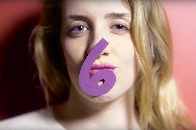 Synestetycy doświadczają jednocześnie kilku zmysłów. Mogą na przykład słyszeć kolor niebieski, albo widzieć jaką barwę ma dana cyfra.