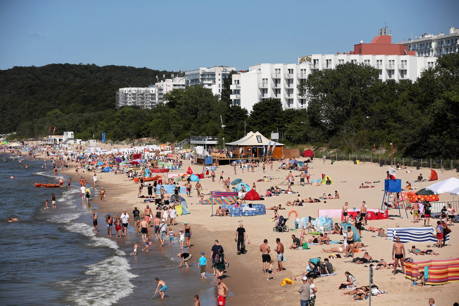 Nie tylko sinice, ale i bakterie w Bałtyku. Sześć plaż zamkniętych nad morzem i jeziorami