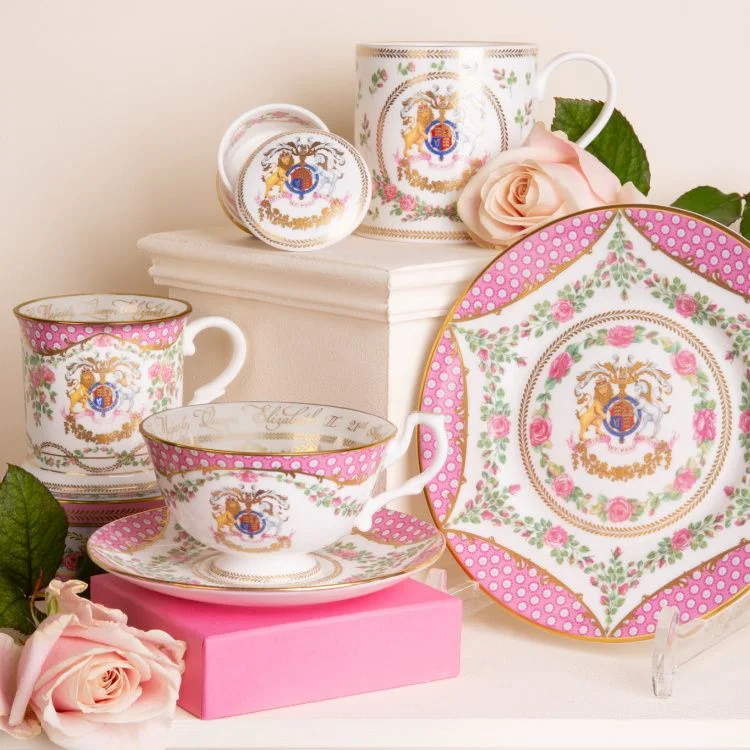 Porcelana na 95. rocznicę urodzin Elżbiety II.