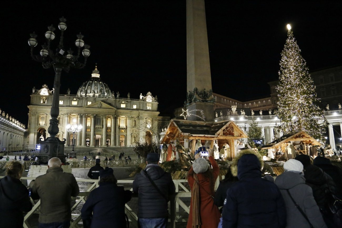 Choinka na Placu Św. Piotra w Rzymie.