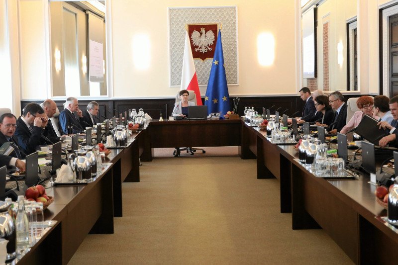 W rządzie pojawia się coraz więcej politycznych pożarów, które musi gasić premier Beata Szydło albo sam prezes Jarosław Kaczyński