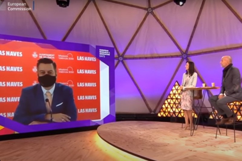 Hiszpański minister Carlos Galiana udawał, że mówi po angielsku.