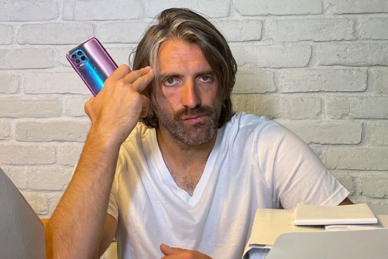 Póki co bez happy endu. Maciej Dowbor dziękuje policjantom za pomoc w szukaniu skradzionego auta