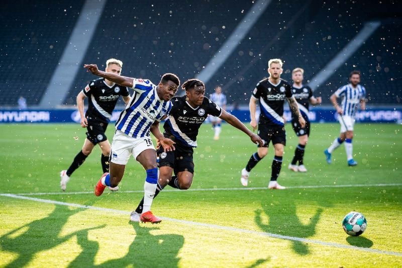 Piłkarze Herthy Berlin tylko zremisowali z Arminią Bielefeld