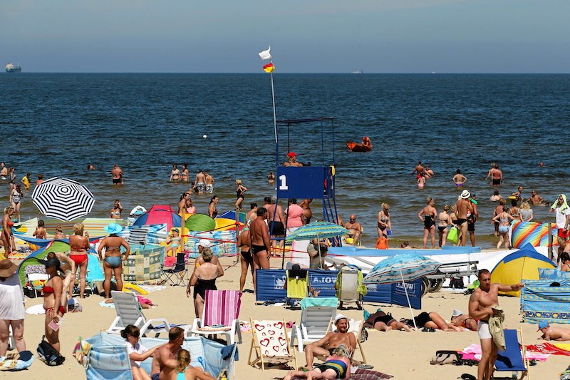 Tylko w czerwcu w Polsce utonęło ponad 100 osób. Ratownik opowiedział nam, jak nieodpowiedzialnie potrafią zachować się ludzie nad Bałtykiem. (Zdjęcie poglądowe).