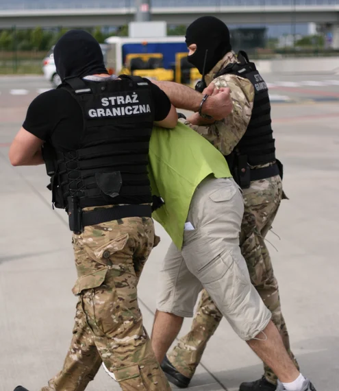 Straż Graniczna zajęła się agresywnym i pijanym pasażerem z Łotwy.