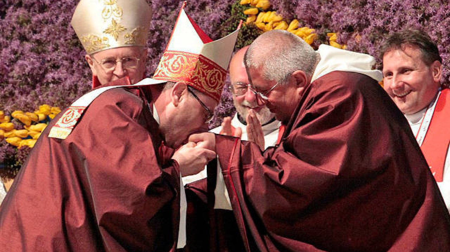 Przewodniczący KEP abp Stanisław Gądecki, który głośno krytykował spektakl "Golgota Picnic" (z lewej), prymas Polski abp Wojciech Polak oraz o. Jan Góra (stoją na pierwszym planie)