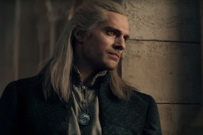 W postać białowłosego wiedźmina wcieli się Henry Cavill.