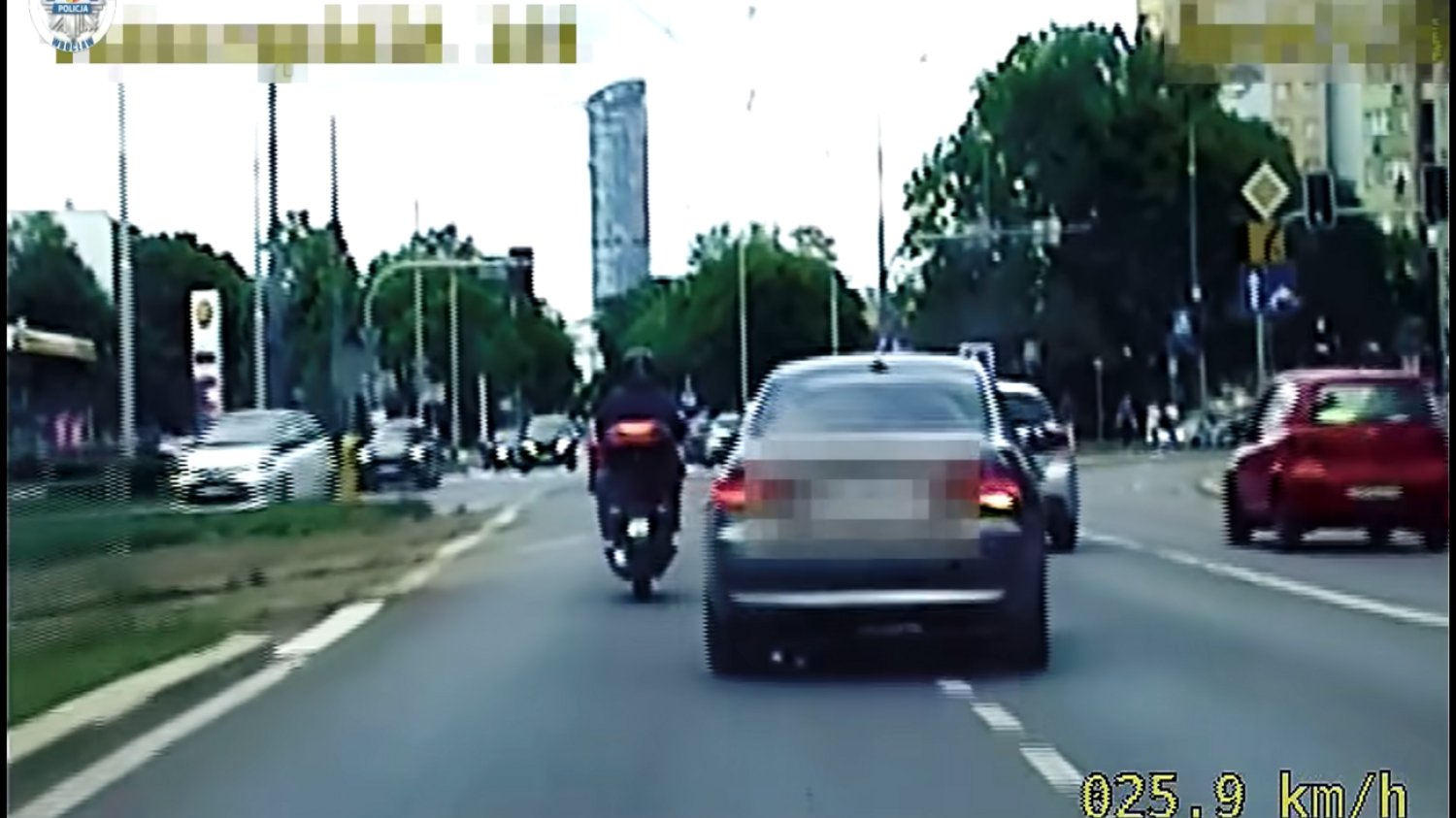 Pirat drogowy został ukarany 50 punktami karnymi oraz dostał 3,2 tys. mandatu.