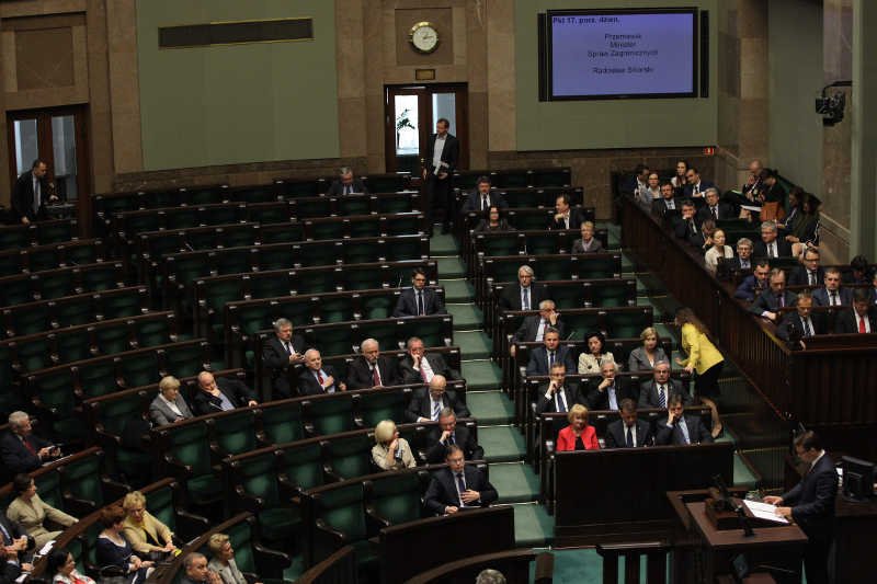 Politycy chcą przyznać sobie większe przywileje.