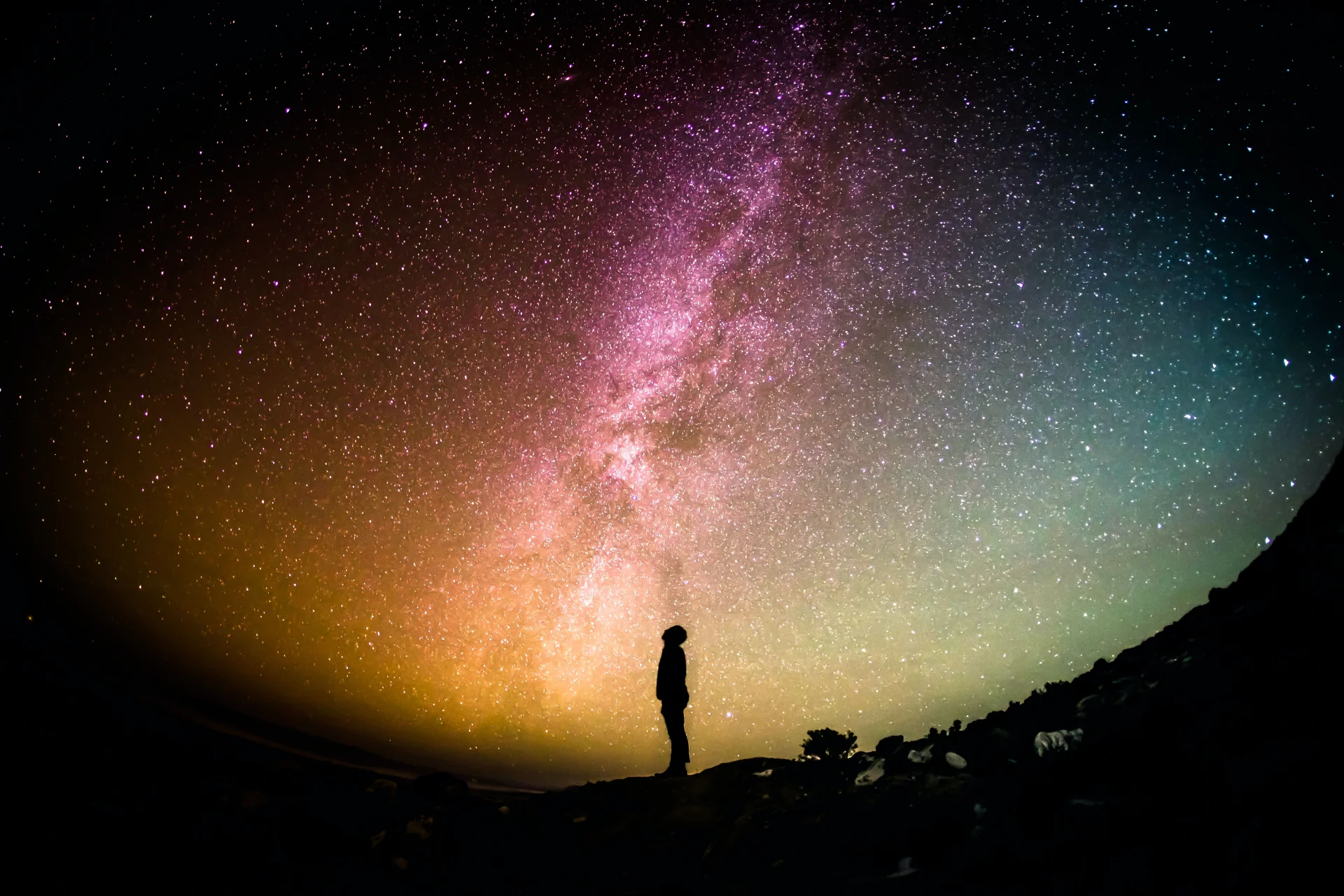 W sierpniu na niebie będziemy mogli dostrzec jedno z najpiękniejszych zjawisk astronomicznych w tym roku. Kiedy i gdzie oglądać perseidy 2020? Perseidy 2020 - kiedy i gdzie oglądać na niebie w sierpniu?