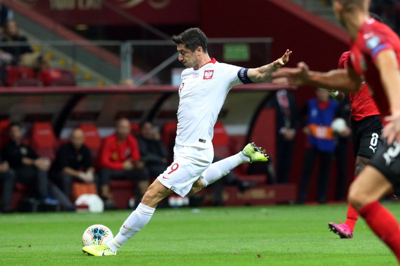 Mecz w Warszawie ciężko nazwać "piłkarskim świętem".