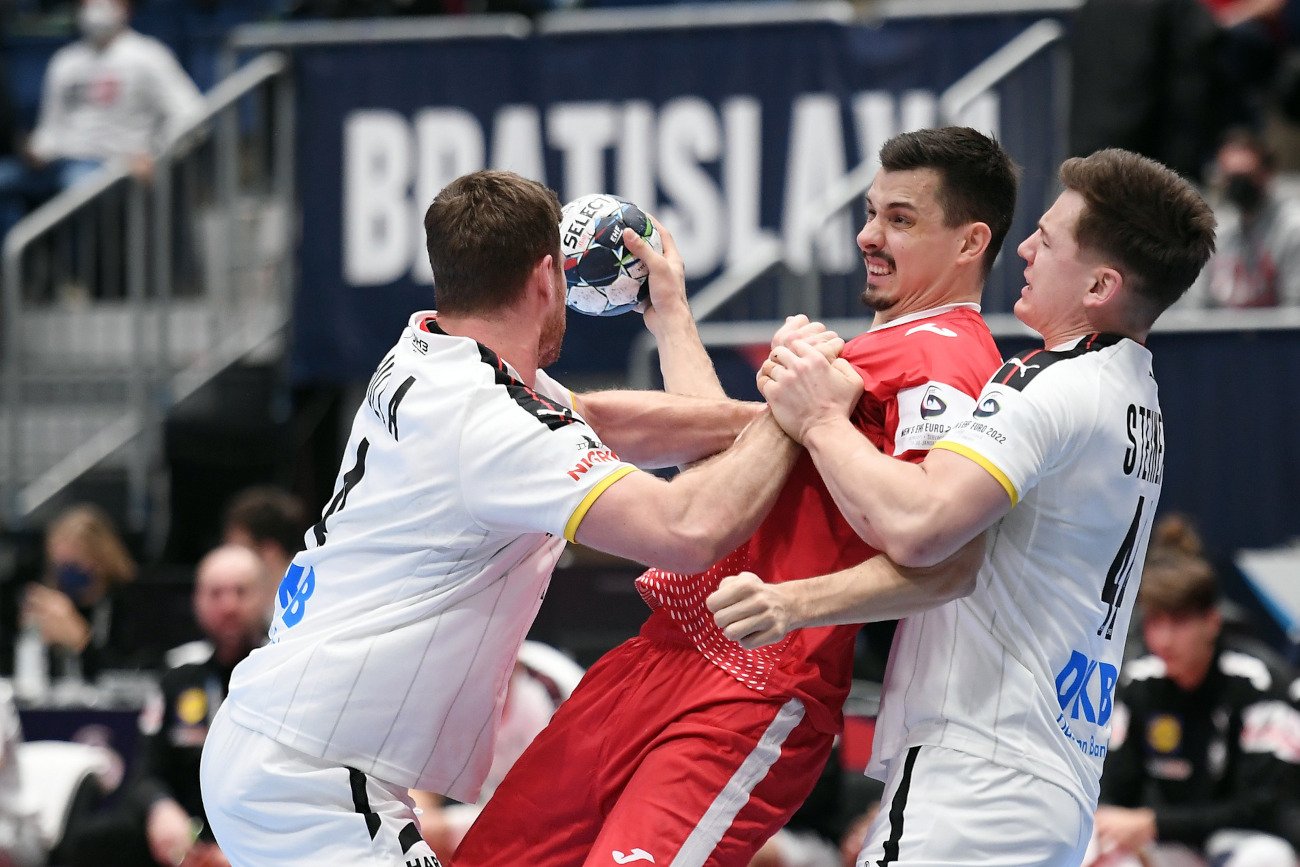 Polacy przegrali w swoim ostatnim meczu grupowym z Niemcami. Biało-Czerwoni awansowali jednak dalej w ME.