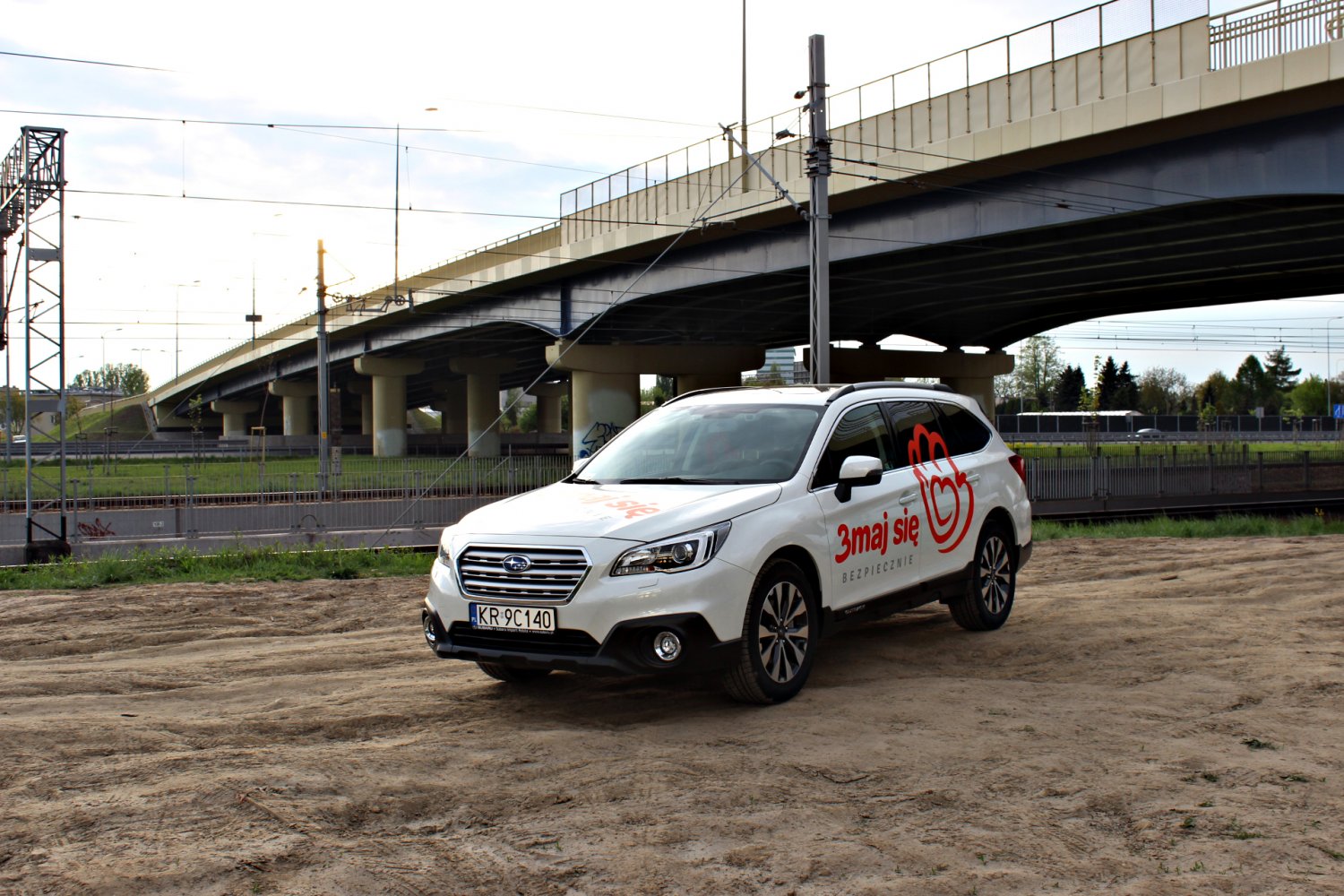Subaru Outback piątek generacji to masywne kombi, które bez kompleksów podchodzi do jazdy w wielu warunkach.