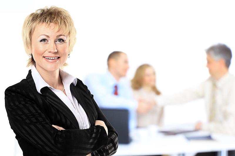 W Europie coraz więcej kobiet jest wśród członków zarządu wielkich spółek. Niestety pozytywne zmiany omijają Polskę.