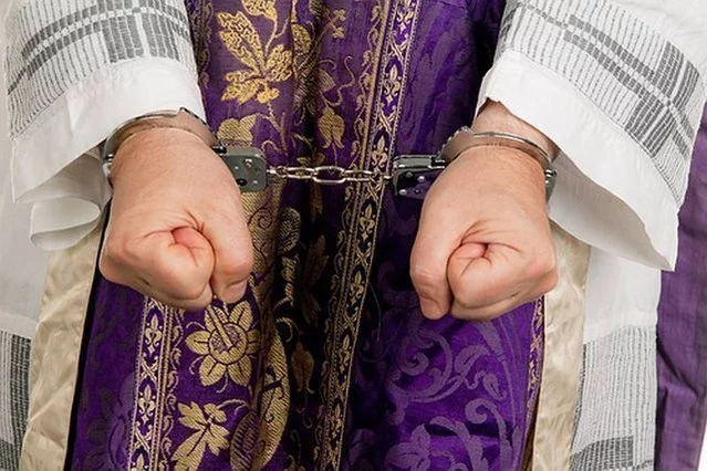 Zdarzają się wyroki skazujące, ale nie tak często, jak w przypadku pedofilów cywilnych.