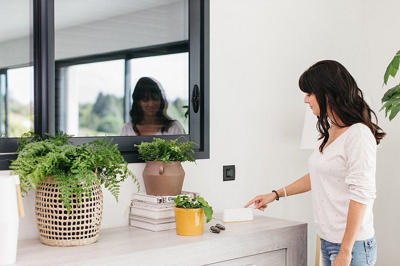 Firma Somfy, lider w zakresie automatyki domowej, zaprezentował TaHoma switch, nową centralę do zarządzania urządzeniami smart home. Produkt pozwala na centralizację sterowania inteligentnym domem i tworzenie spersonalizowanych scenariuszy