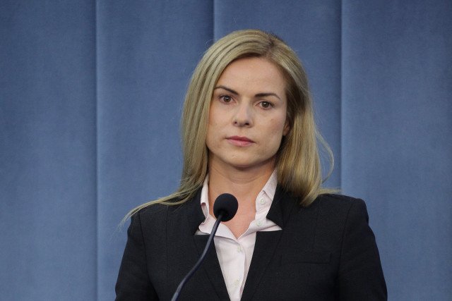 Joanna Schmidt przeciwko wysyłaniu uczniów na "Smoleńsk". Dzwoni do dyrektorów szkół.