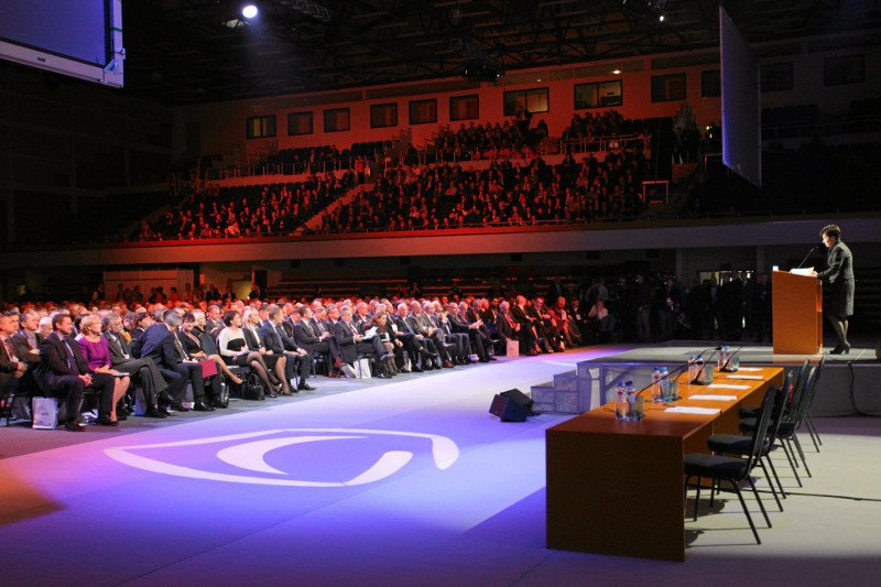 20 czerwca zarówno Platforma Obywatelska, jak i Prawo i Sprawiedliwość zapowiadają wielkie partyjne konwencje. Która okaże się większym sukcesem?