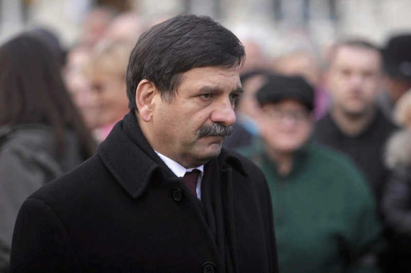 Janusz Śniadek uważa, że premier Tusk tylko udaje dialog społeczny.