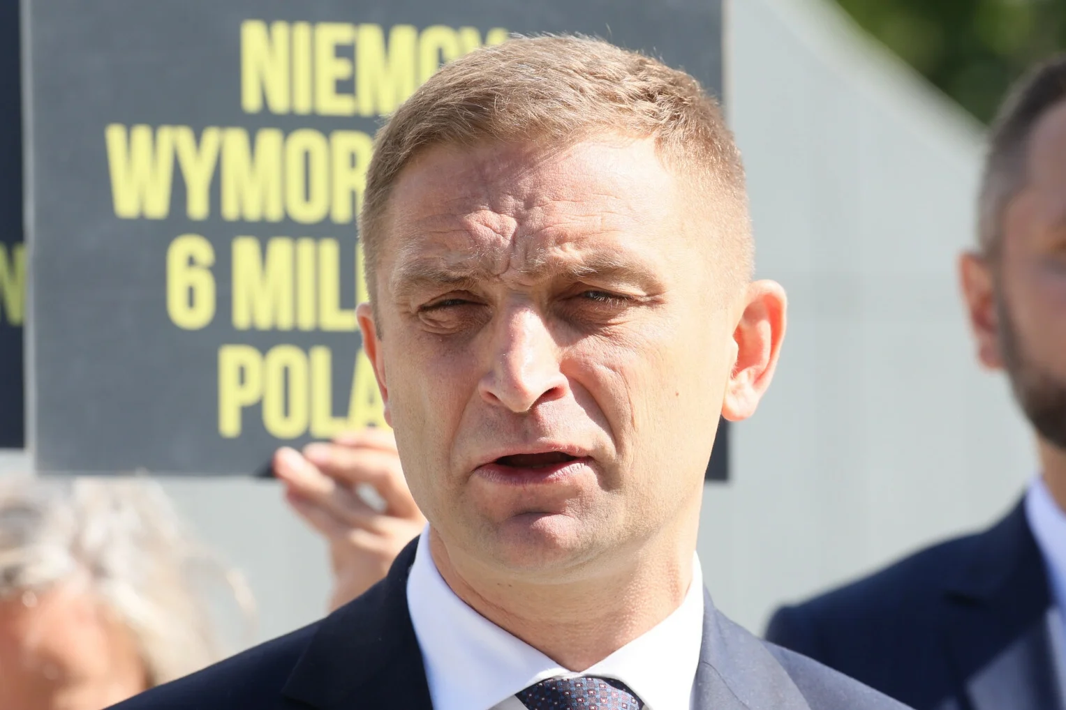 Bąkiewicz chciał poświęcić Morawieckiego dla koalicji. PSL odpowiada.