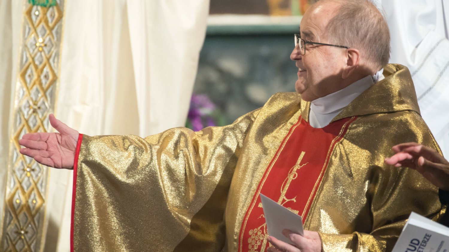 Emerytura ojca Rydzyka. Wiemy, co robi z pieniędzmi z ZUS