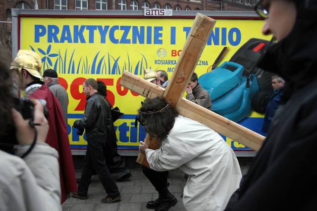 Według danych Narodowego Spisu Powszechnego 2011 GUS katolików w Polsce jest 87,58%. Na zdjęciu gdańska droga krzyżowa