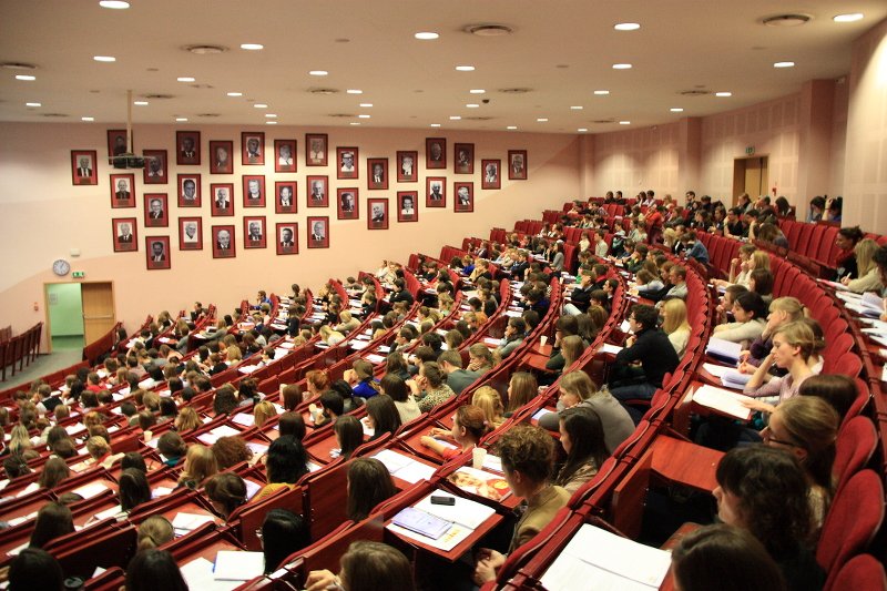 Polscy studenci stawiają przede wszystkim na rozwój. Mniej na pieniądze.