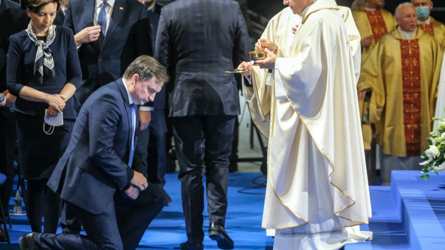 Prokurator generalny i minister sprawiedliwości Zbigniew Ziobro podczas obrzędów rzymskokatolickich w ramach 30. urodzin Radia Maryja.