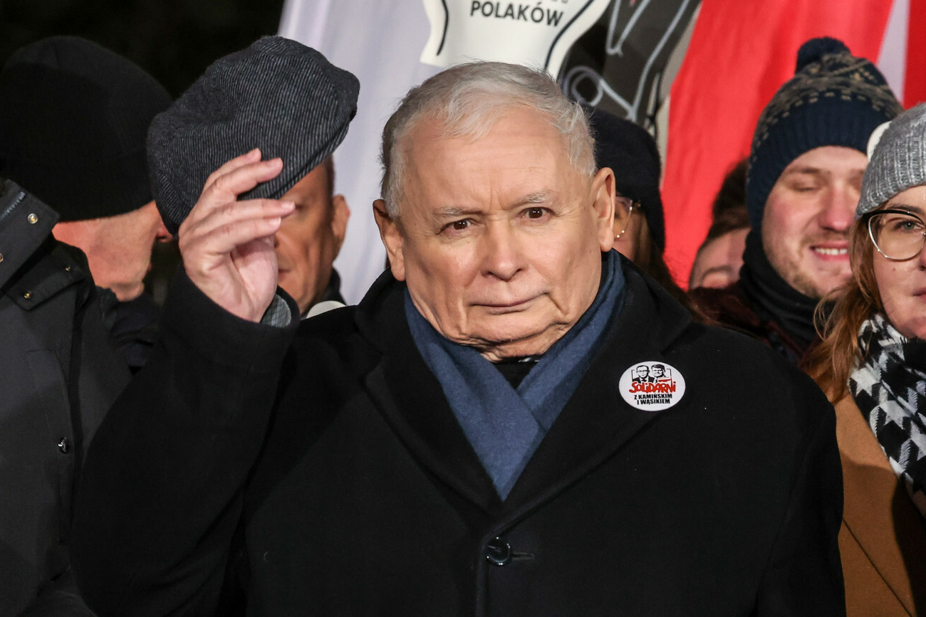 PiS grzmi o "przejęciu" Prokuratury. Na miejscu jest Kaczyński