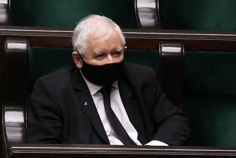 W sondażu przeprowadzonym dla DoRzeczy znów wygrało PiS. Co z opozycją?