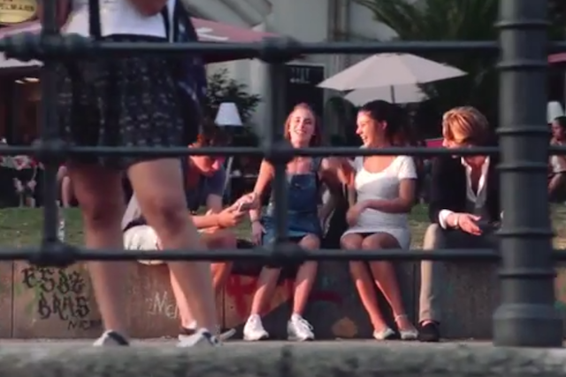 Spokój, radość, wypoczynek. Tak właśnie spędzają czas ludzie nad Sprewą.