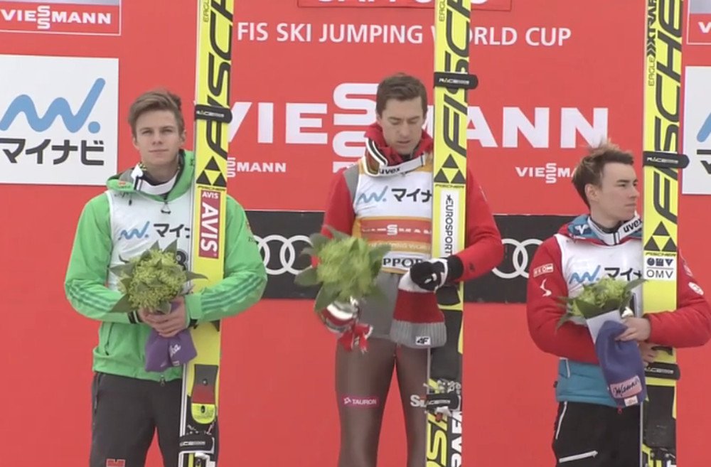 Kamil Stoch na najwyższym podium. Piękny weekend ze skokami już za nami.