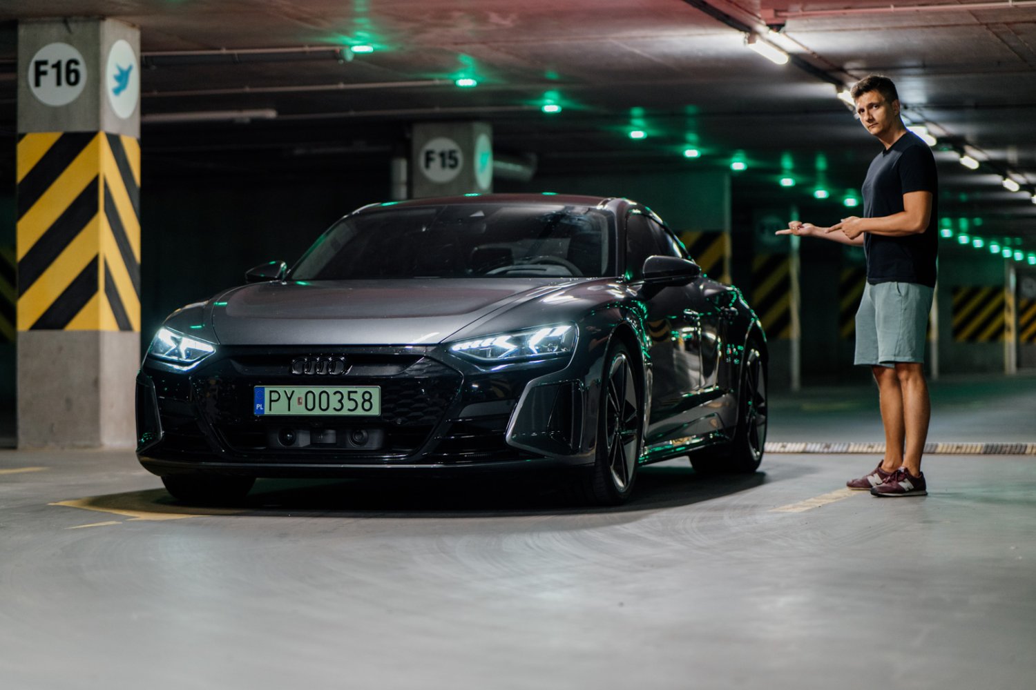 Audi RS e-tron GT jest godnym rywalem dla Porsche Taycana.