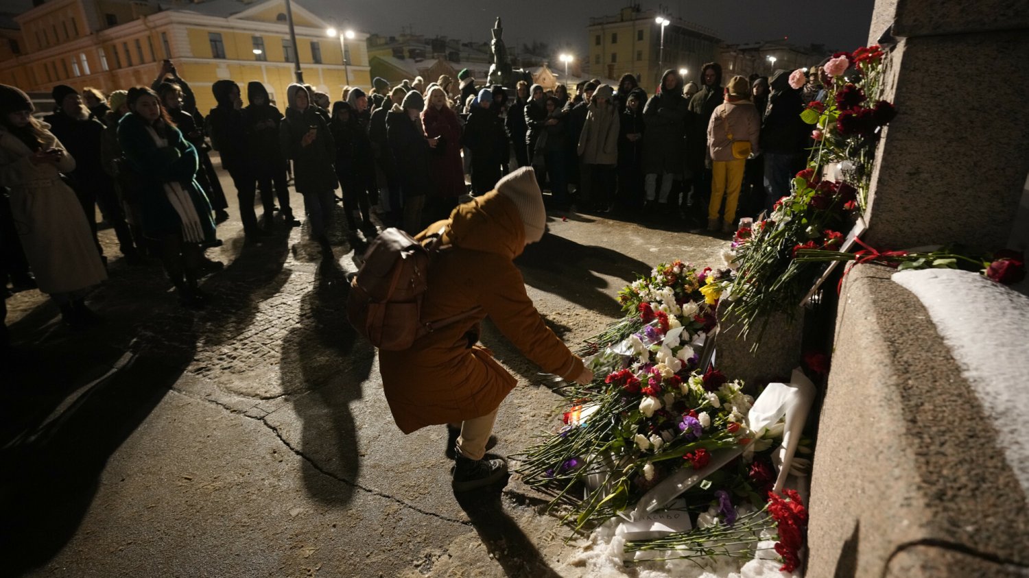 Rosjanie po śmierci Aleksieja Nawalnego wyszli m.in. na ulice Sankt Petersburga.